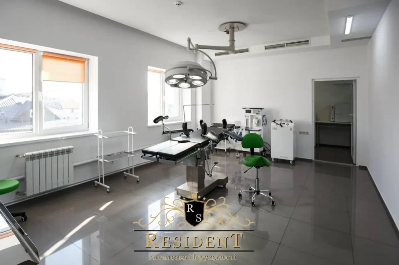 Продаж приміщення в центрі міста на Мономаха 3