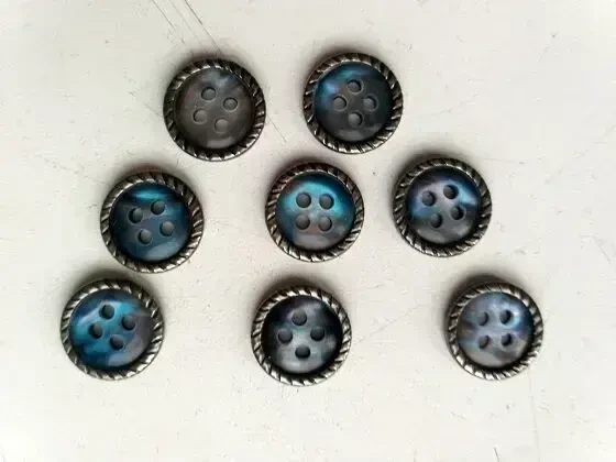 Детские нарядные перламутровые пуговицы с метал. ободком 6