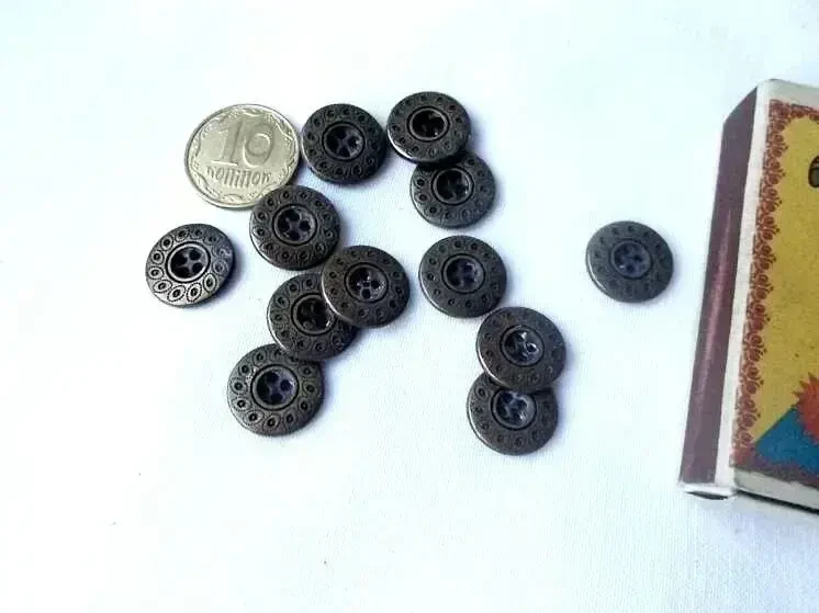 Пуговицы прочные металл под бронзу 8