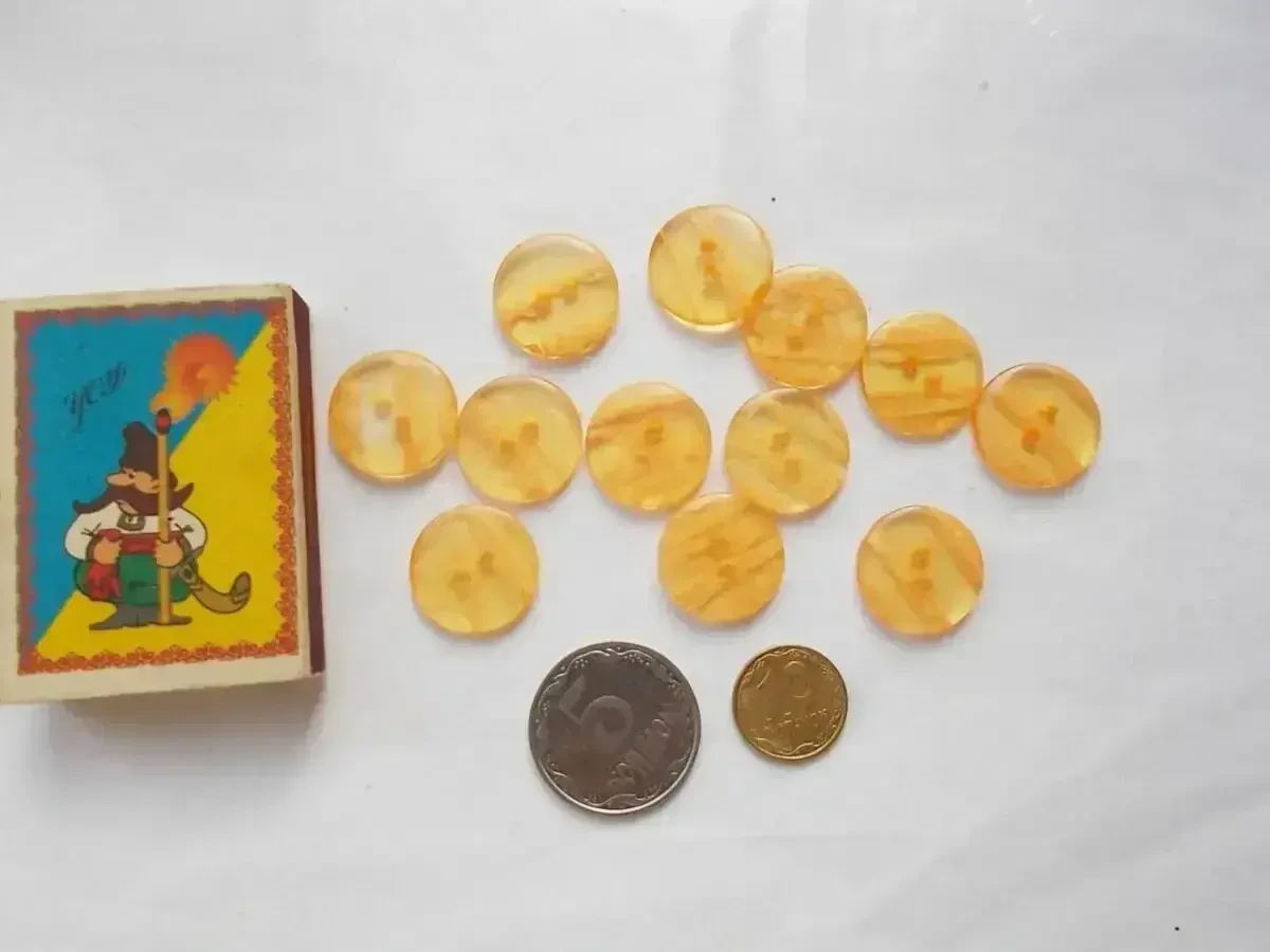 Пуговицы полупрозрачные с рисунком 12 штук диаметр18 мм