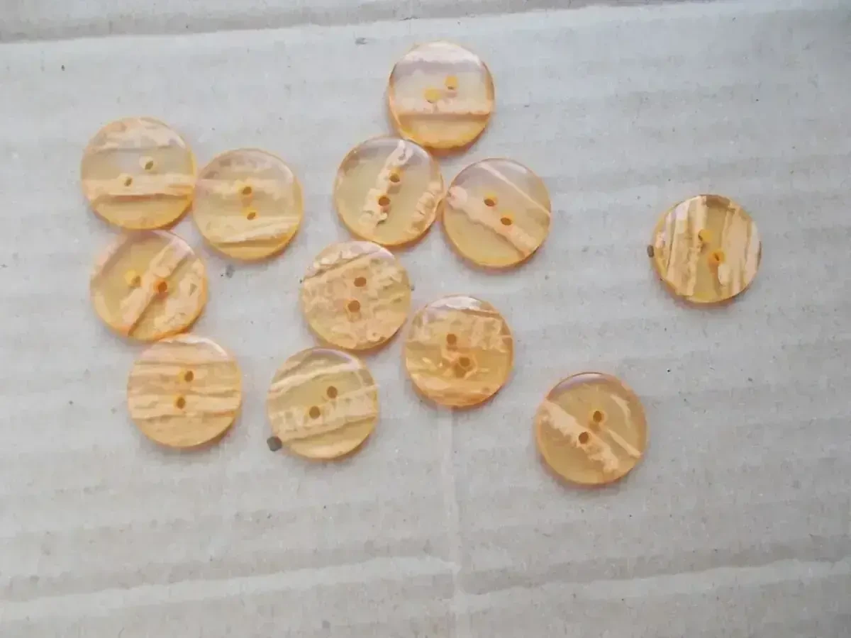 Пуговицы полупрозрачные с рисунком 12 штук диаметр18 мм 7
