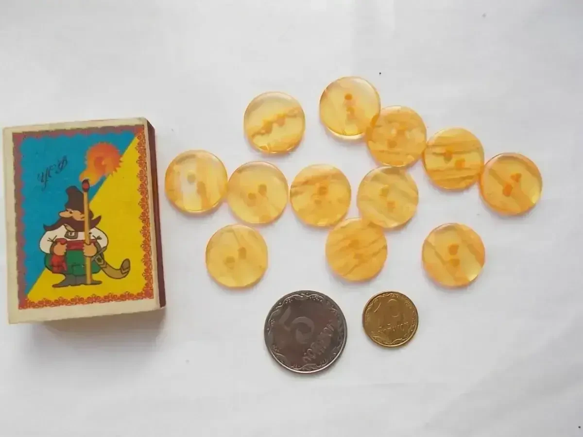 Пуговицы полупрозрачные с рисунком 12 штук диаметр18 мм 6