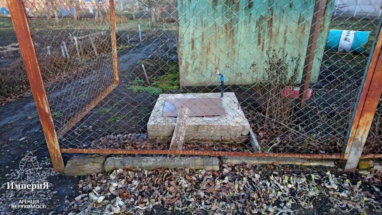 Участок с коммуникациями.Три километра от Песчаного массива. 10