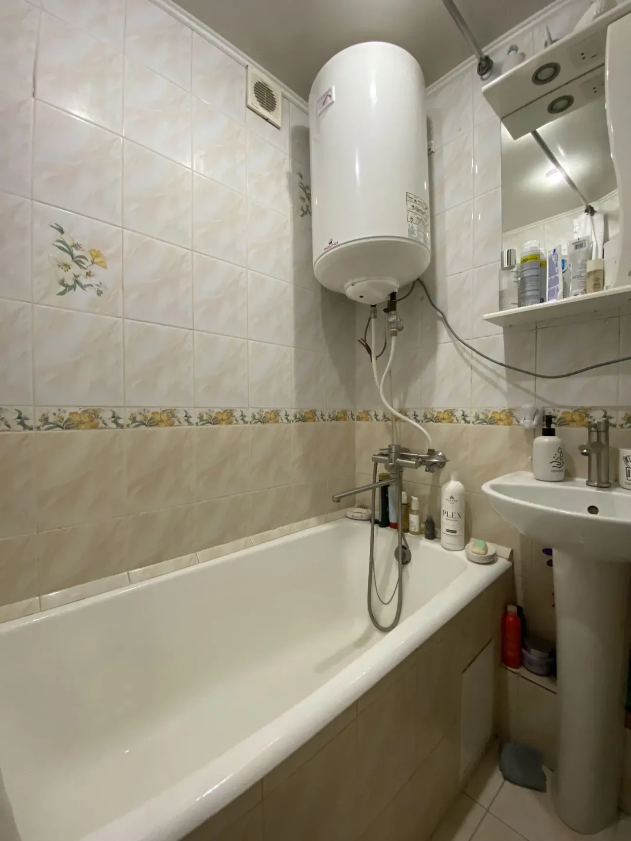 БЕЗ% 3к 58м2, Ореста Левицького 18 (Курчатова),м.Лісова, Лісовий масив 8