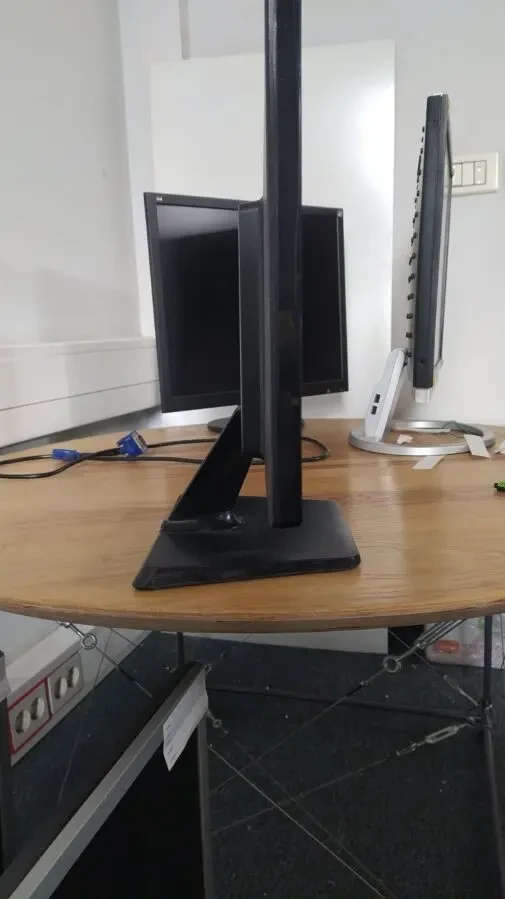 18.5  LCD  б/у монитор LG Electronics E1942C-BN 2