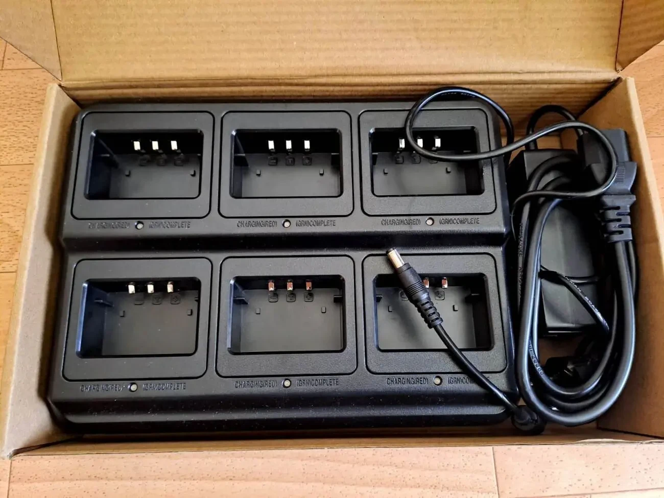 Зарядний пристрій для 6 рацій Baofeng UV-5R