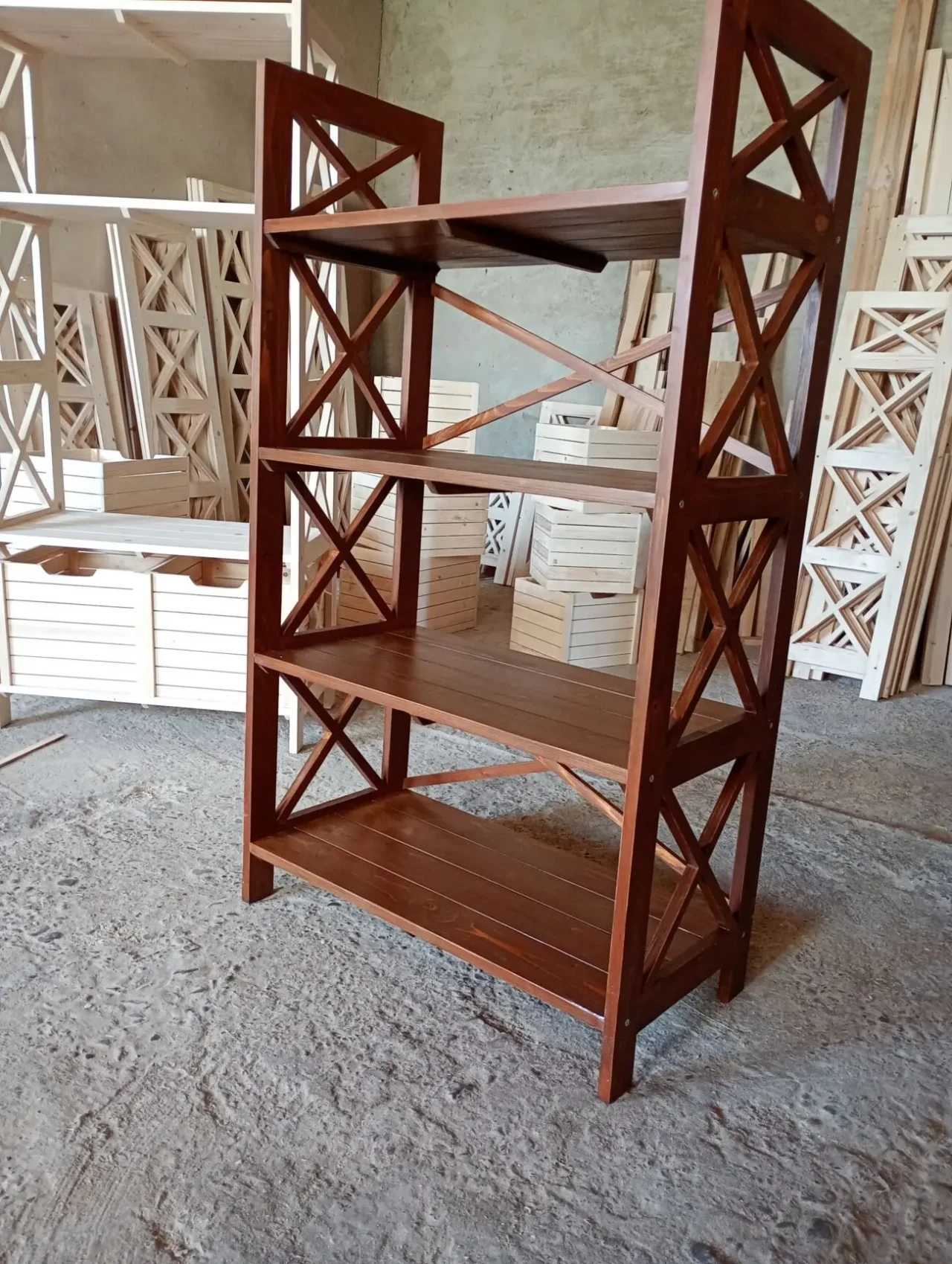 Стелаж з натурального дерева