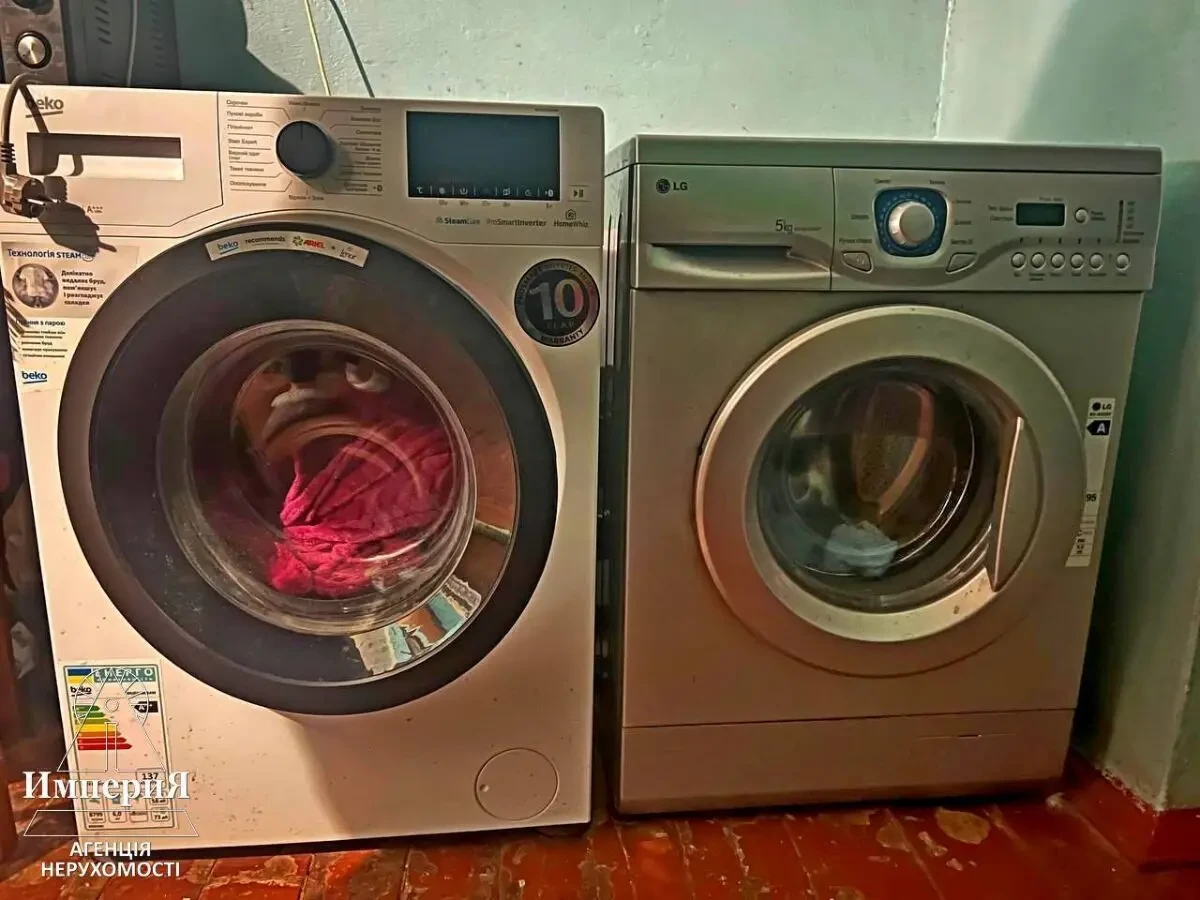 Продам кімнату з ремонтом та меблями на масиві Незалежності. 9