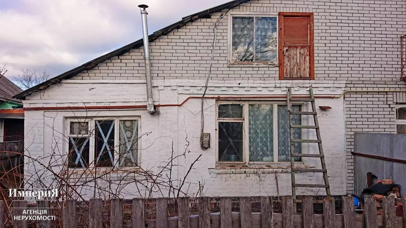 Частина будинку на Залізничному Селищі з усіма комунікаціями. 2