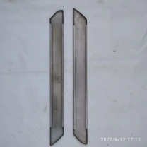Молдинги  на задние двери авто ГАЗ-21 новые.