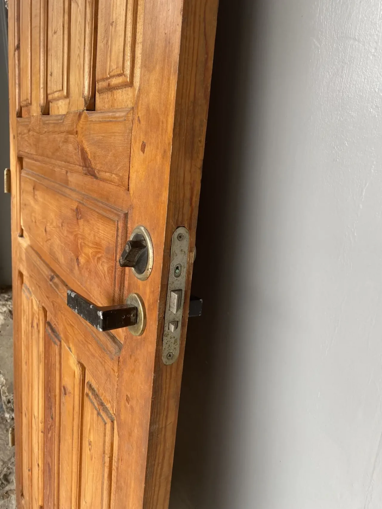 Дверной блок из лиственницы и сосны б/у. 2
