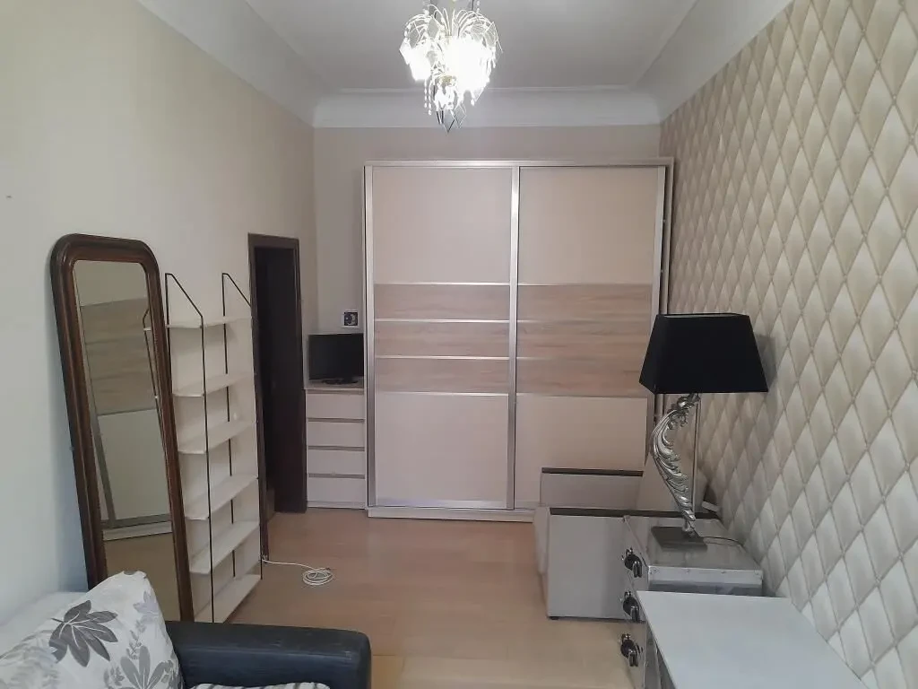 Двокімнатна квартира біля метро Золоті Ворота 2