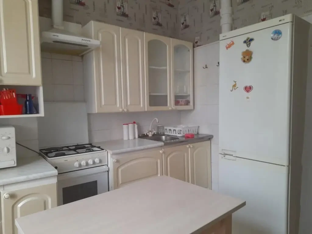 Двокімнатна квартира біля метро Золоті Ворота 8