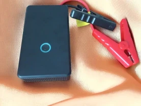 Бустер, пуско-зарядний пристрій для запуску вашого автомобіля.