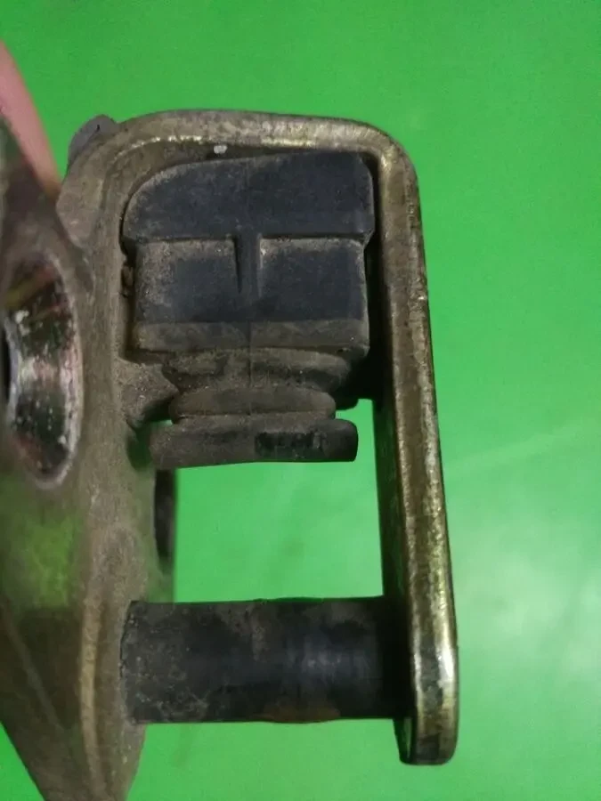 Скоба замка дверей з кінцевиком 2m51-f21982-aa Форд Мондео 3 Ford 6