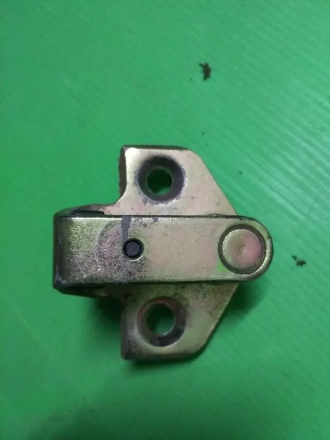 Скоба замка дверей з кінцевиком 2m51-f21982-aa Форд Мондео 3 Ford