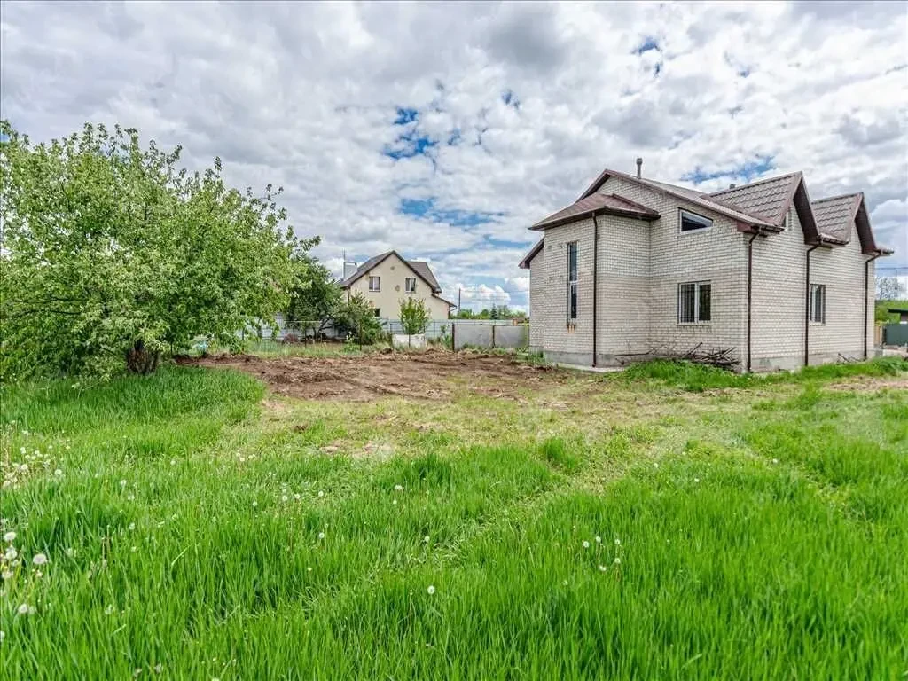 Продається новий, затишний будинок в Розсошенцях 10