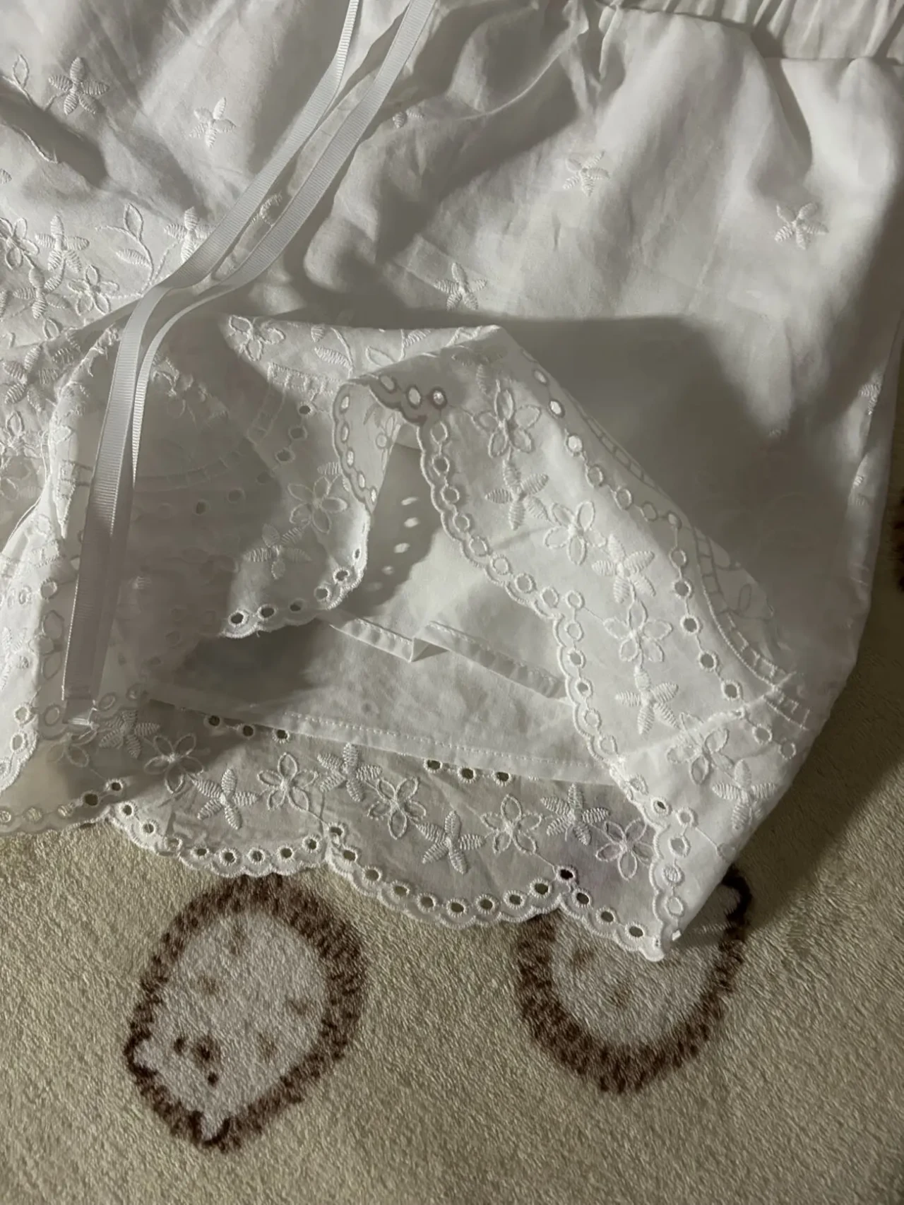 Мереживні літні шорти білого кольору 2