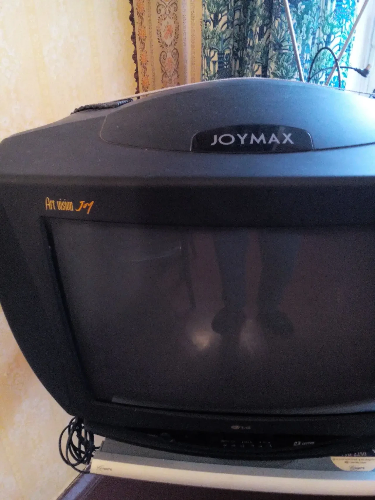 Телевизор LG 21 дюйм б/у,тюнер, антена. 2