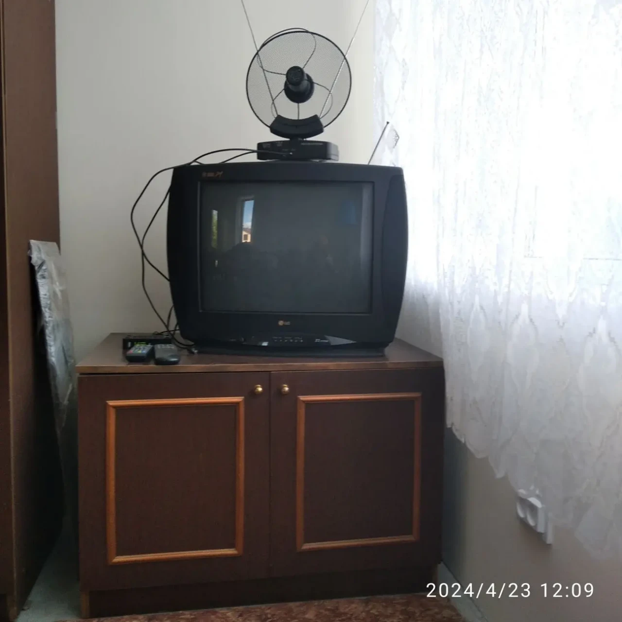 Телевизор LG 21 дюйм б/у,тюнер, антена. 4