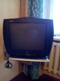 Телевизор LG 21 дюйм б/у,тюнер, антена.