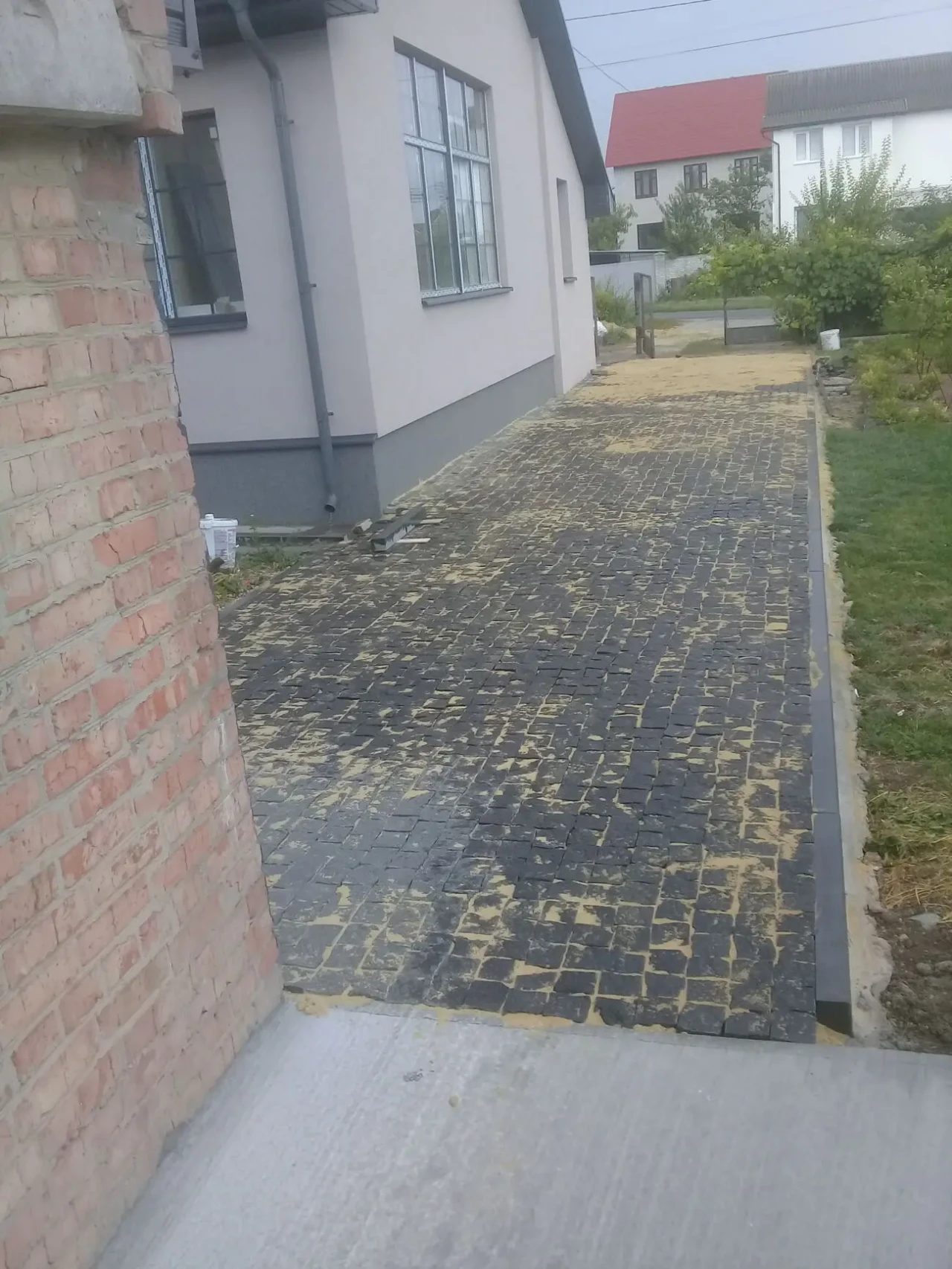 Укладання плитки тротуарної плитки та гранітного каменю