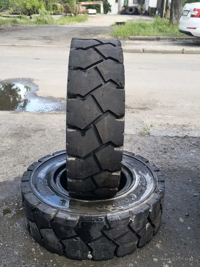 Суцільнолиті шини для навнтажувача 6.50-10 Б/В 2