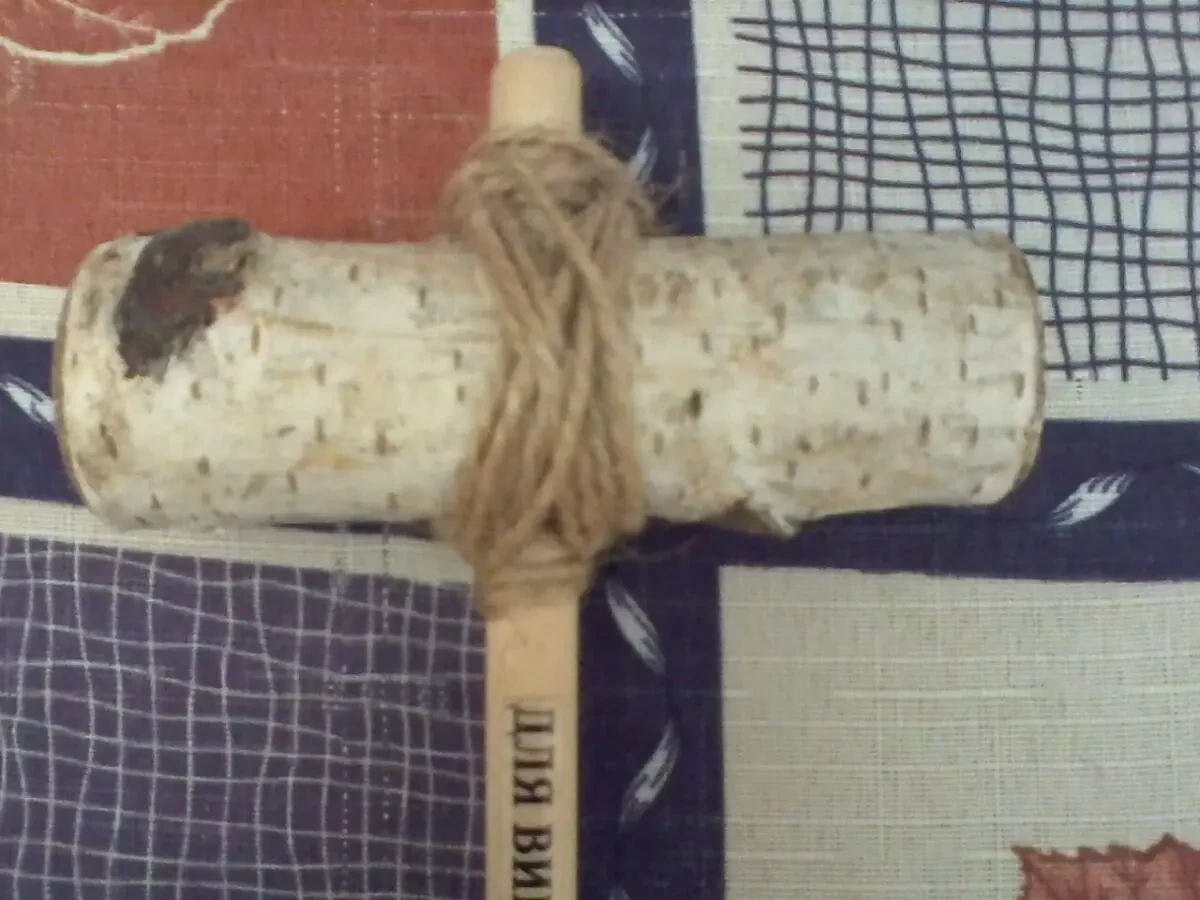 Молоточек березовий(для вибиття дурничок з макітри).Сувенір. 6