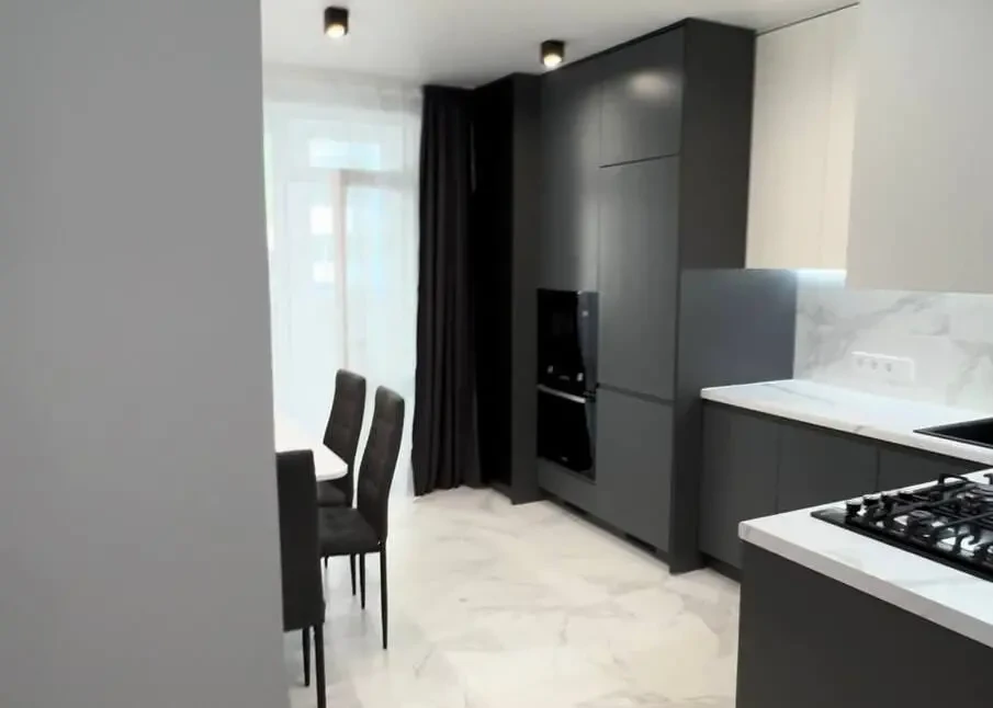 Продаж 1 к квартири 42 м2 в новобудовіз якісними меблями та технікою