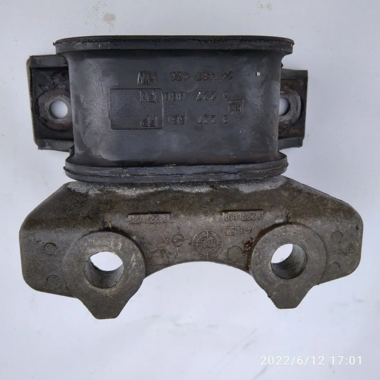 Подушка двигателя  Y17DT. 1/7DTI 16V Опель Комбо С б/у.