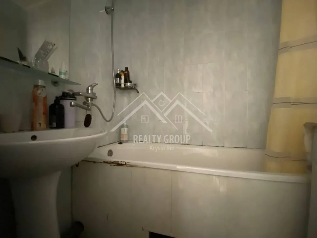 Продається затишна 3-кімнатна квартира у чудовому районі 5