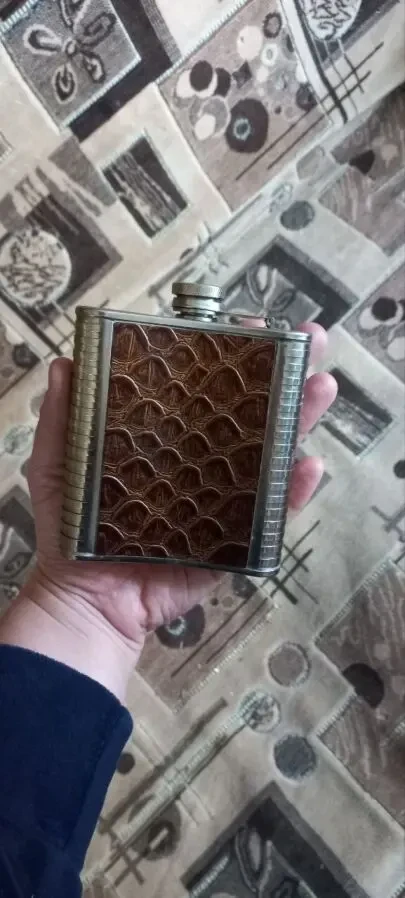 Продаю металеву алкогольну флягу - стильна та зручна