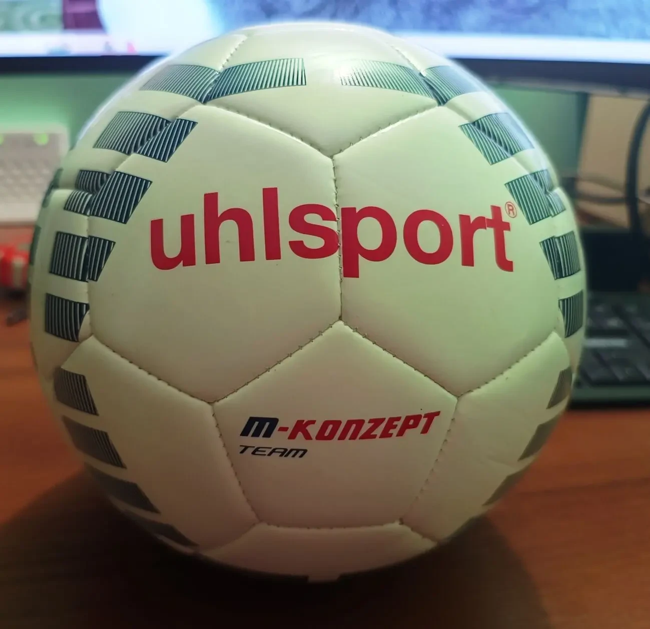 Дешево мяч футбольный Uhlsport M-KONZEPT TEAM 100150308 размер 5 4