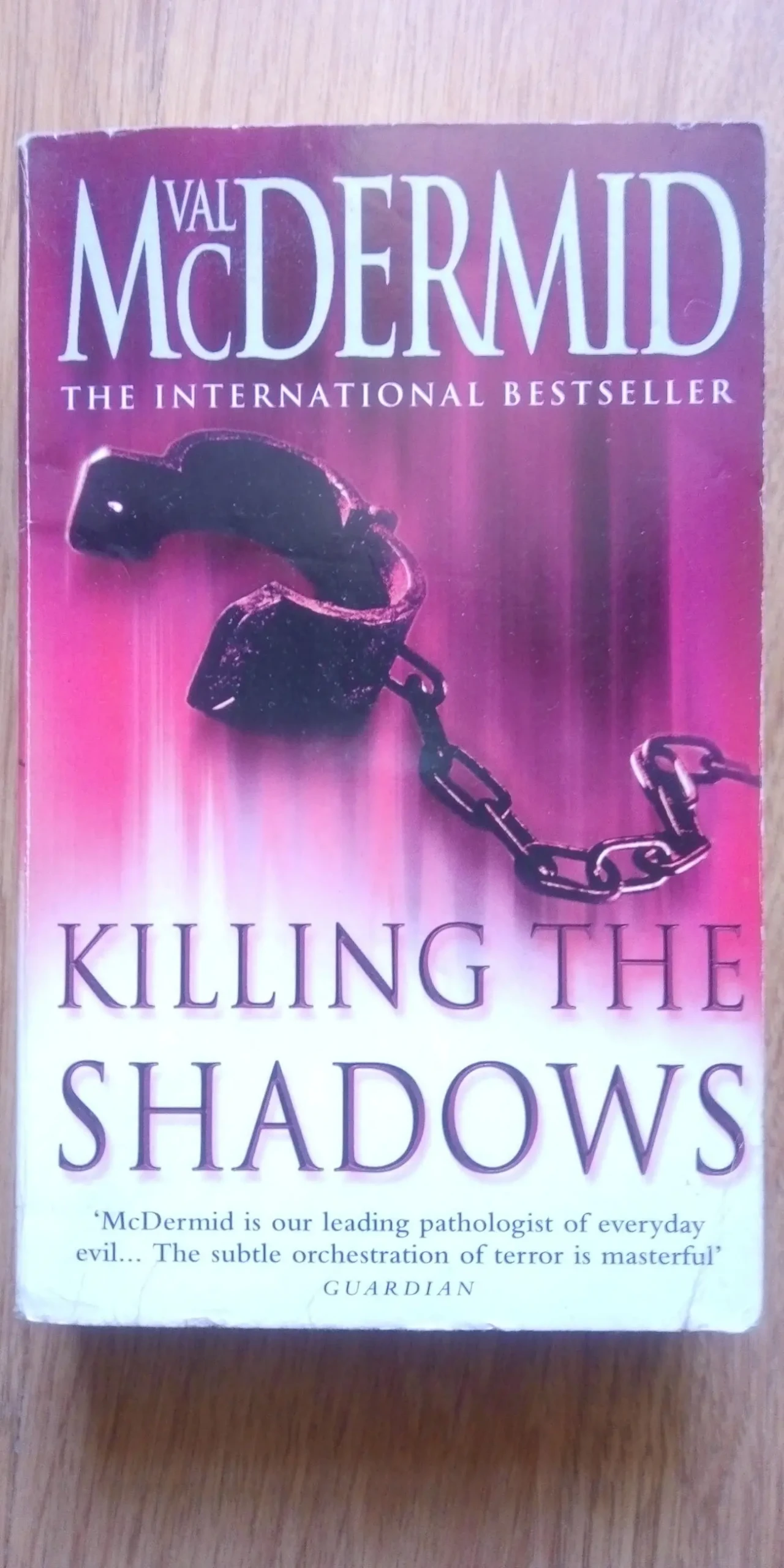 Killing the Shadows VAL McDermid English на Английском книга