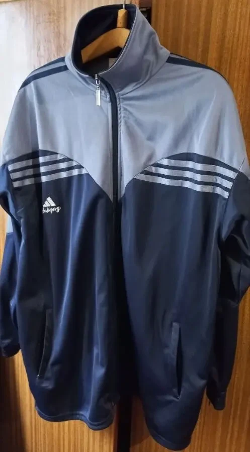 Продаю спортивну кофту на блискавці