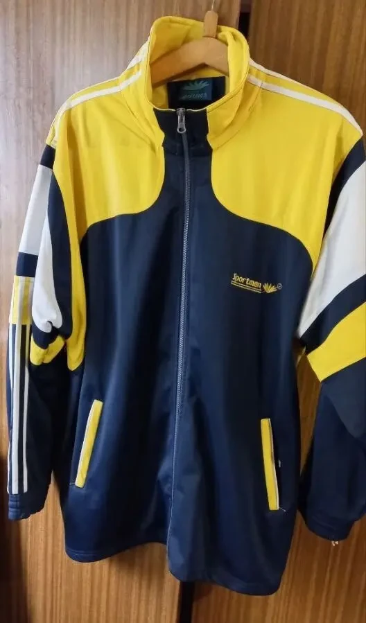Продаю спортивну кофту на блискавці 2