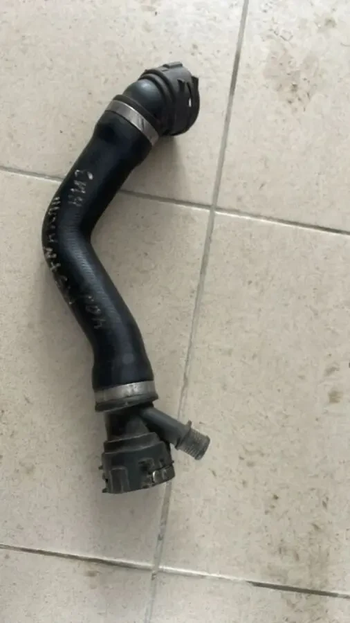 Продам патрубок(ОРИГІНАЛ) системи Охолодження BMW