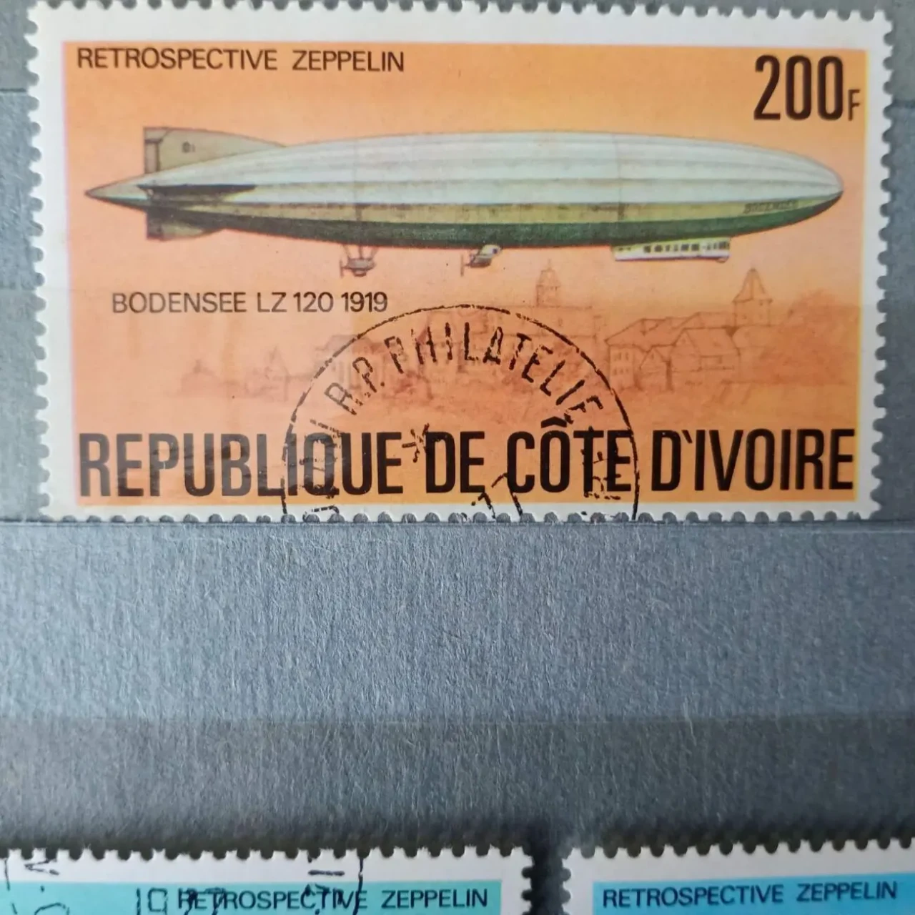 Почтовые марки - Дирижабли. Кот-д'Ивуар 1977 год. 2