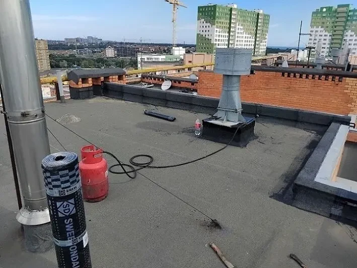 Высотные роботы. Ремонт крыш домов, балконов. Гидроизоляция. Водосток 2