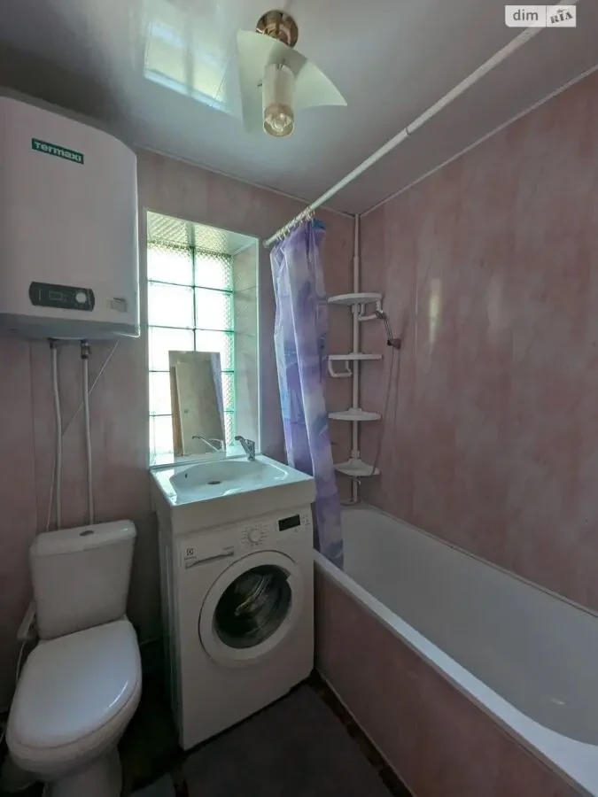 Продаж 2 поверхового будинку з балконом в с. Маївка 9