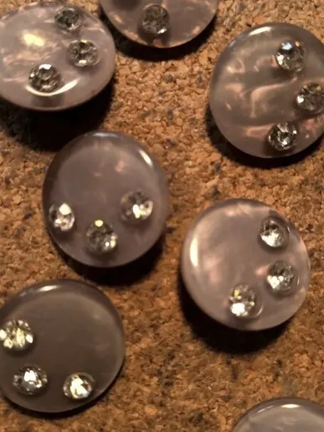 Для детской одежды нарядные перламутровые пуговицы с камешками 2