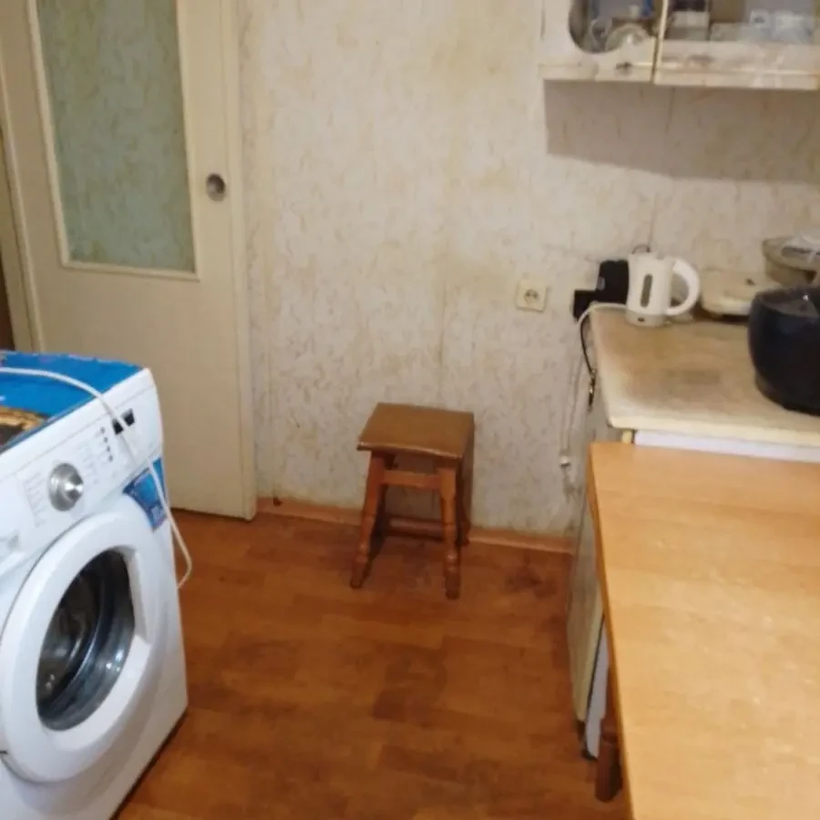 Здам кімнату для жінки у Солом'янсУшинському р-ні, на Караваєвих у 5