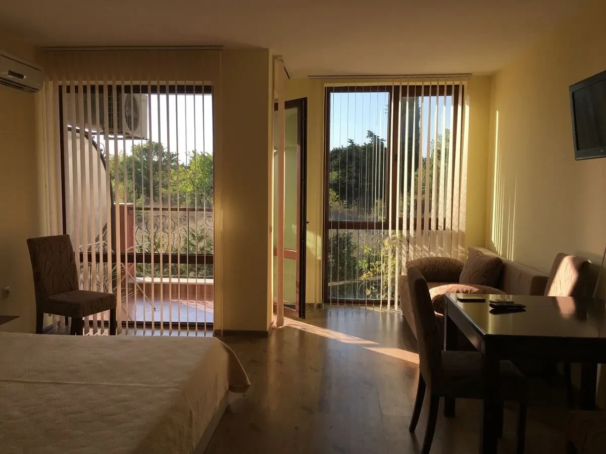 Квартира в Болгарии на первой линии у моря в Несебъре 2