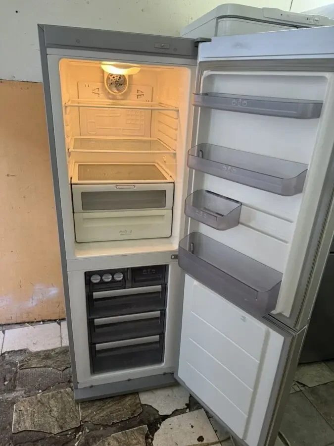 Холодильник LG дзеркало 3