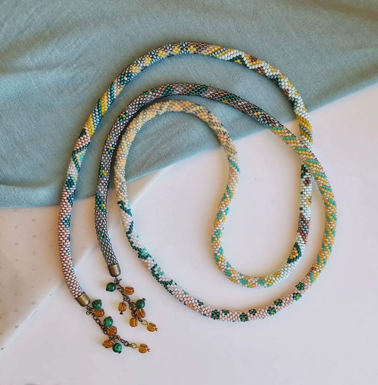 Прикраса із бісеру джгут- ларіат Сонячний бриз