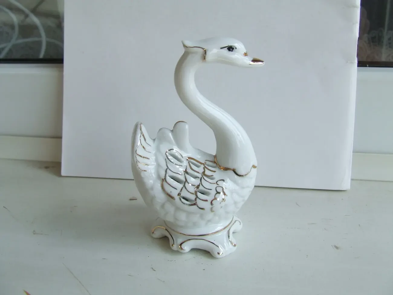 Фарфор лебедь раз. 11 х 8 см. Европа 2000 гг.