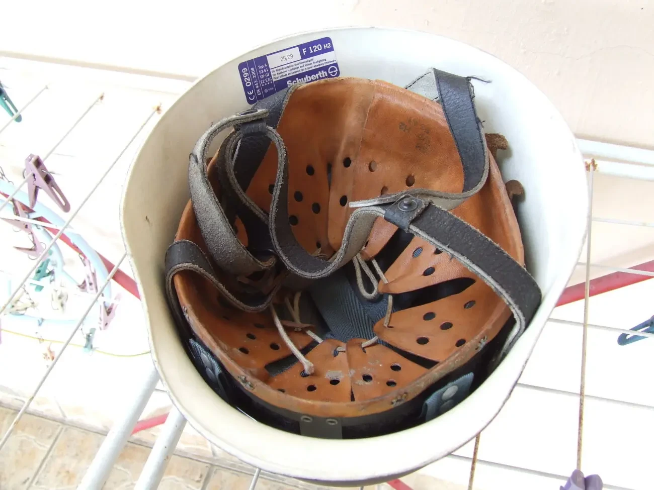 Каска шлем раз. 30 х 23 х 17 см. 1970 гг. для пожаро. и внутр. атак 8