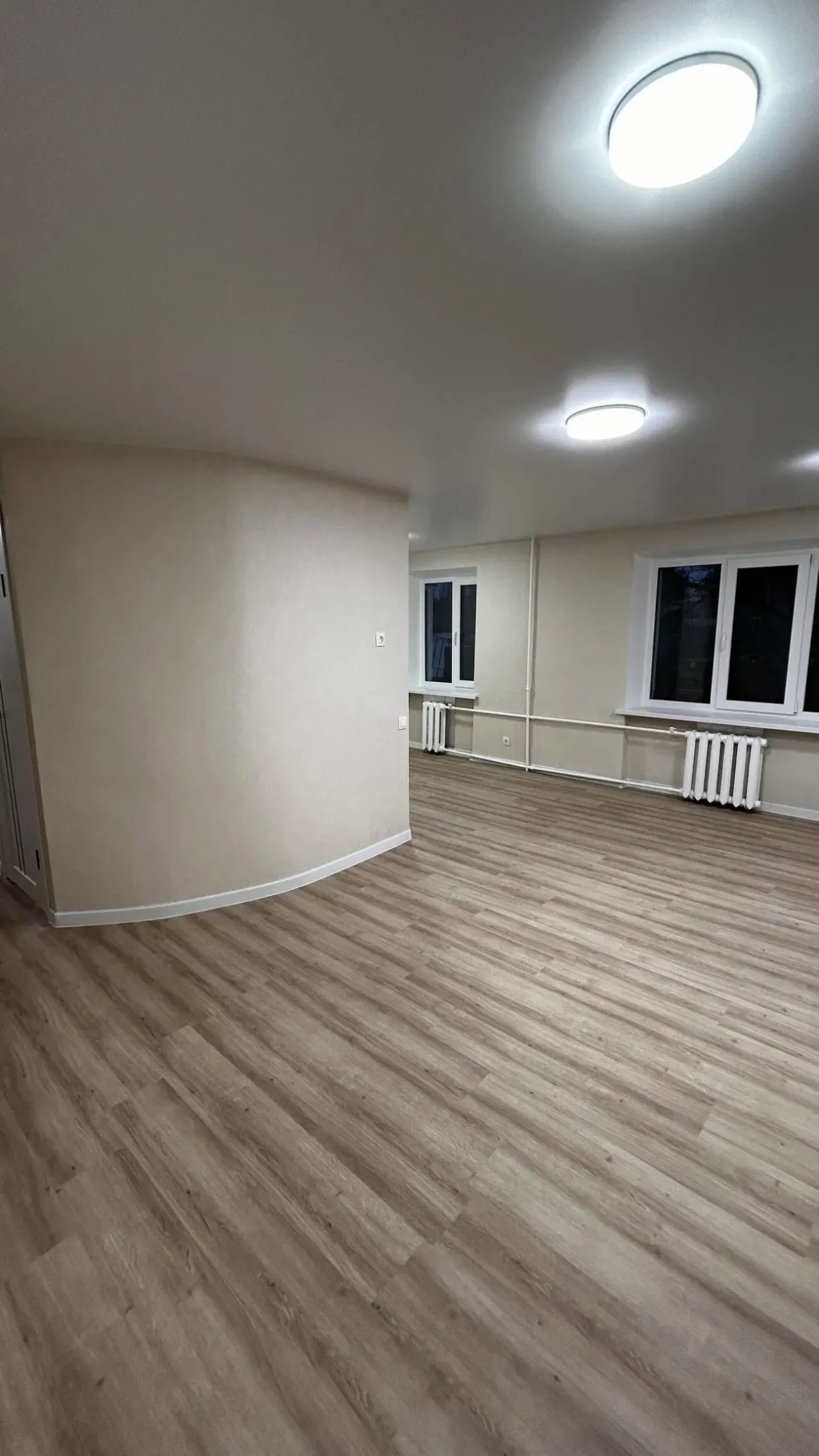 Продаж квартири на Дарницькій площі 6