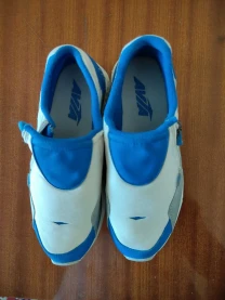 кросівки жіночі