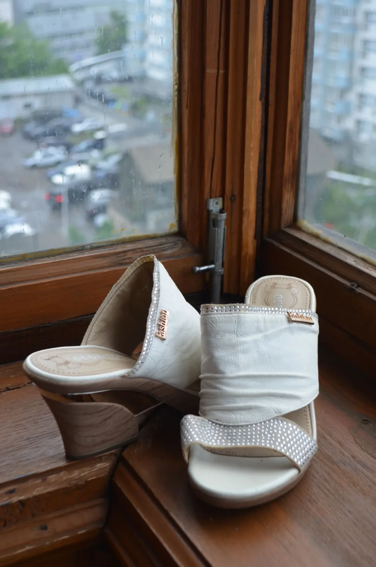 Шлепанцы светлые недорого 4